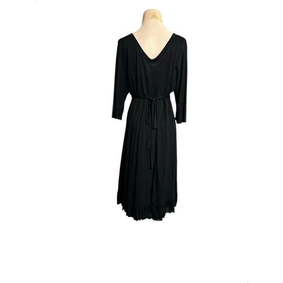 Velvet by Graham & Spencer Black V-Neck Knee Length Dress size Medium - Picture 7 of 16